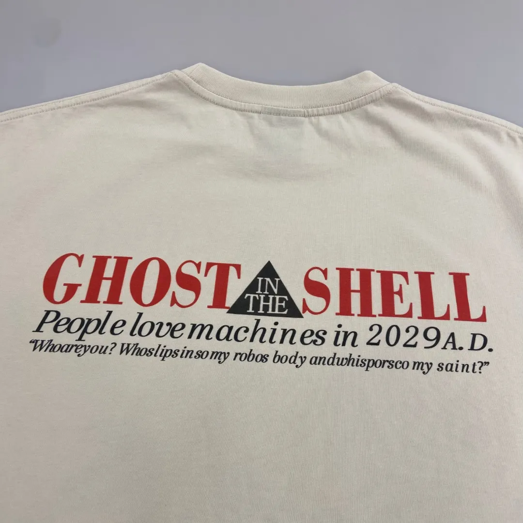 Beautifully trendy Saint Michael Ghost in the Shell anime character print, retro Vintage loose round neck, pure cotton short sleeves, digital white ink direct injection, breathable fabric, three-dimensional and clear pattern. Fabric: Double yarn 240g Style number: S805 Size: S-M-L-XL Color: Off-white Price: P110